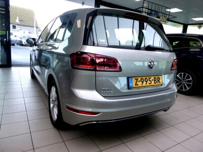 Volkswagen-Golf Sportsvan-5