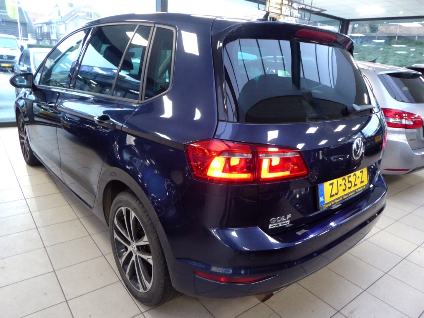 Volkswagen-Golf Sportsvan-5